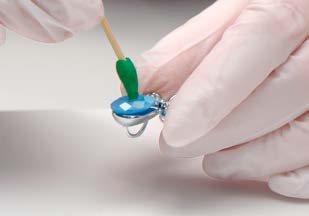 Positioning a crystal in glue