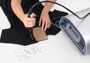 Adapter pressed perpendicular to the crystal during ultrasonic application