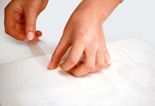 Small transfer foil applied to the edge of the carrier material