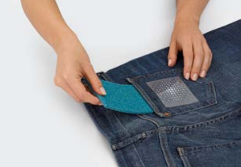 Compensating pad used on a jeans pocket
