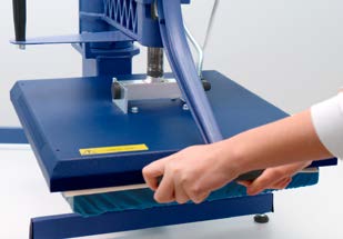Applying a Coldfix motif in a heat press