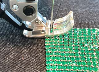 Slanting presser foot