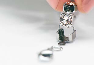 Attaching an end connector to Cupchain